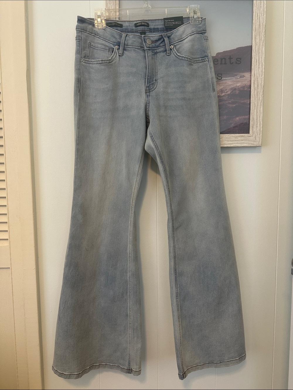 NWT Size 8 wild fable Light Wash Mid-Rise Flare Jeans - Picture 3 of 6